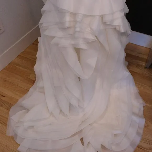 White by Vera Wang One Shoulder Organza waterfall wedding gown - Picture 10 of 12